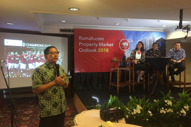 Pengamat Ekonomi dari Unika Atma Jaya, Agustinus Prasetyantoko saat diskusi Rumah.com Property Outlook 2018 di Jakarta, Kamis (19/10/2017).