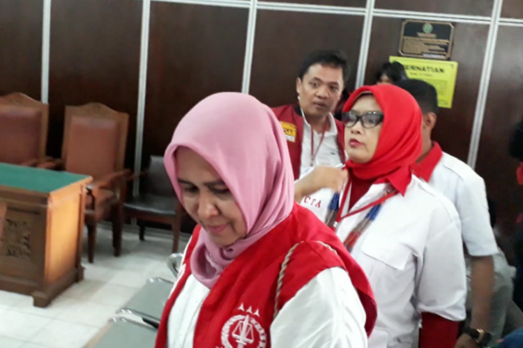 Ketua Dewan Pembina Advokat Cinta Tanah Air (ACTA), Habiburokhman saat protes lantara Asma Dewi disebutnya diborgol, Kamis (30/11/2017)