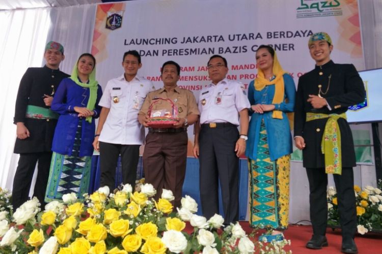 Wakil Gubernur DKI Jakarta Sandiaga Uno saat meresmikan Baziz Corner di Jakarta Utara, Rabu (20/12/2017).