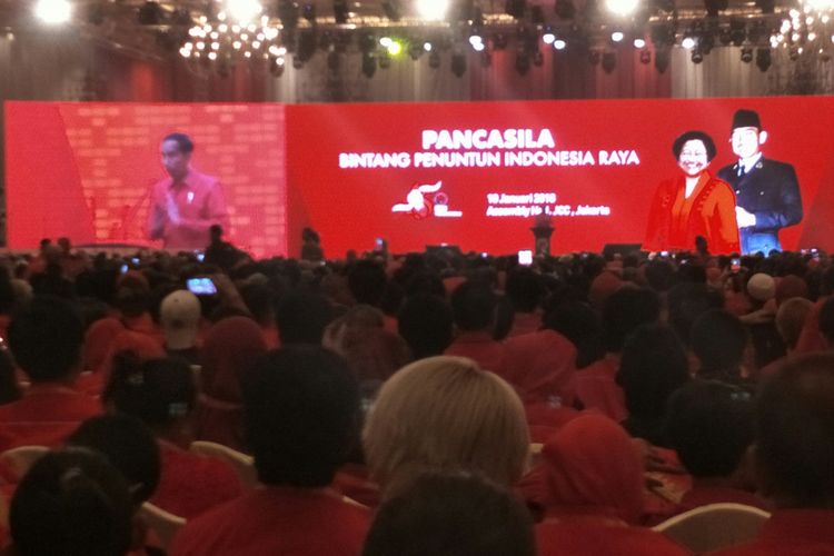 Presiden Jokowi berpidato di HUT ke-45 PDI-P di JCC, Senayan, Jakarta, Rabu (10/1/2018)