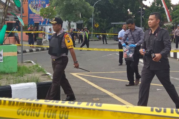 Bungkusan tas bayi yang mencurigakan di Jalan  Samudra Kabupaten Magetan  ternyata berisi kain handuk. Tim Gegana meledakkan ditempat bungkusan yang diduga berisi bom tersebut. 