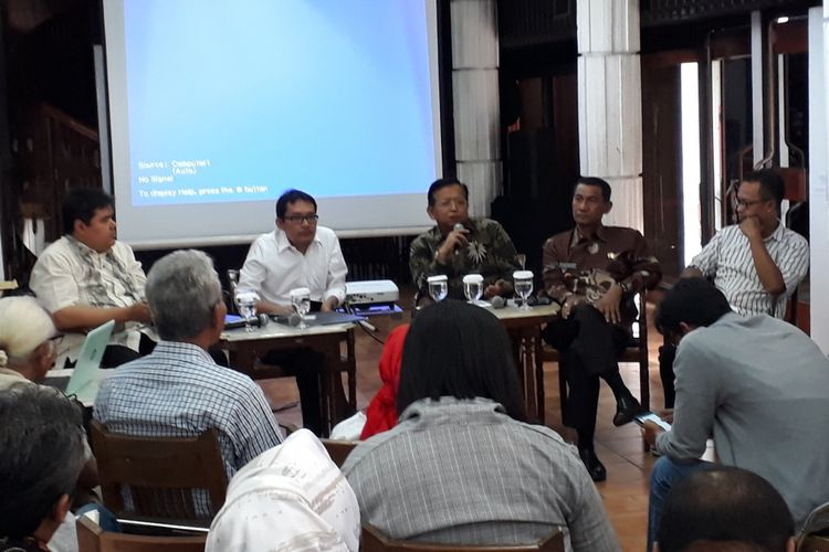 Staf Khusus Presiden Bidang Ekonomi Ahmad Erani (kedua dari kiri foto) dalam diskusi di Bentara Budaya Jakarta, Selasa (15/1/2019).