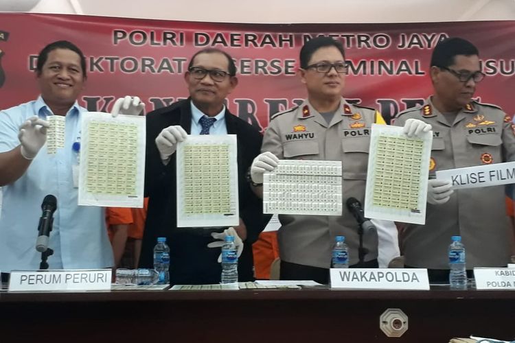 Polisi ungkap kasus pemalsuan materai. Foto diambil di Polda Metro Jaya, Rabu (20/3/2019).
