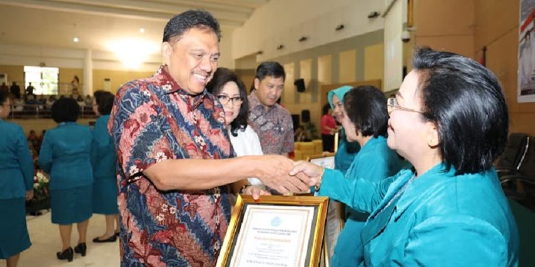 Gubernur Sulawesi Utara Olly Dondokambey, saat membuka kegiatan Temu Kader PKK/Jambore Tingkat Provinsi Sulut di Auditorium Mapalus, Jumat (16/11/2018) pagi.