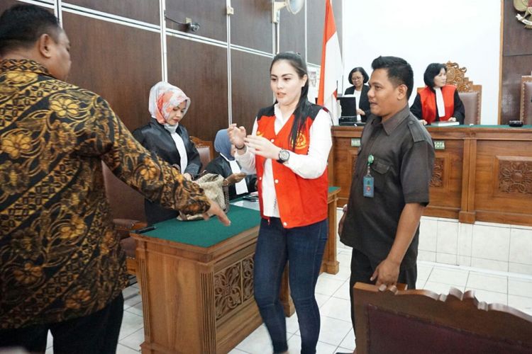 Artis Jennifer Dunn saat menjalani sidang tuntutan di Pengadilan Negeri Jakarta Selatan, Kamis (24/5/2018).