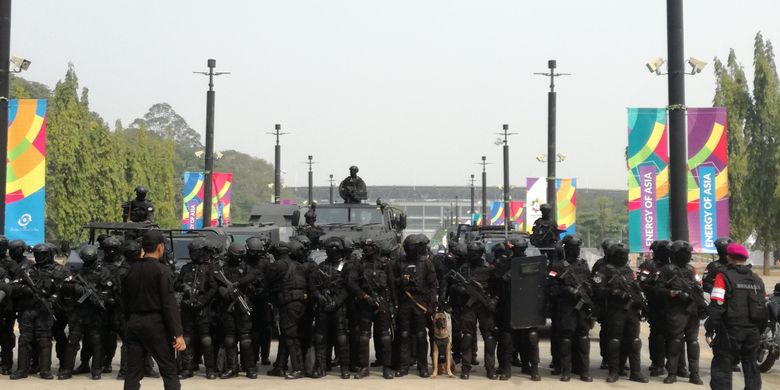 Sebanyak 520 personel gabungan dari Satuan 81 Kopassus, Denjaka TNI AL dan Satuan Bravo 90 TNI AU yang tergabung dalam Satgas Gultor TNI mengikuti latihan penanggulangan terorisme di sejumlah titik di kawasan Gelora Bung Karno, Jakarta, Rabu (1/8/2018).