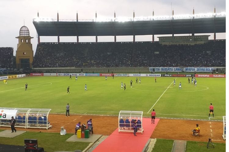 Suasana pertandingan Persib Bandung versus TIRA Persikabo pada laga pembuka Grup A Piala Presiden 2019 di Stadion Si Jalak Harupat, Sabtu (02/03/2019).