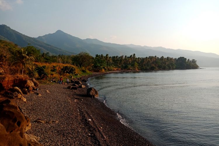 Pantai Kawaliwu di Kelurahan Riangkotek, Kecamatan Lewo Lema, Flores Timur, Nusa Tenggara Timur, Kamis (11/10/2018).