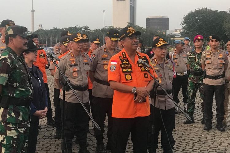 Kepala Badan SAR Nasional (Basarnas) Marsekal Madya Bagus Puruhito saat menghadiri apel gelar pasukan Operasi Ketupat 2019 di Lapangan Silang Monas, Jakarta Pusat, Selasa (28/5/2019).