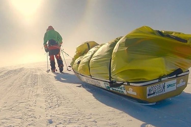 Petualang asal AS, Colin OBrady (33) telah menyelesaikan perjalanan melintasi benua Antartika di Kutub Selatan seorang diri dalam waktu 54 hari.