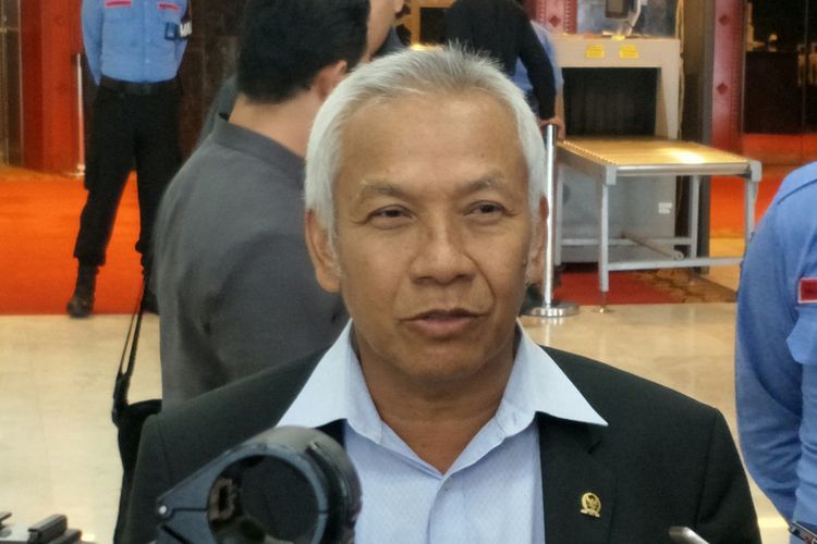 Wakil Ketua DPR Agus Hermanto di Gedung DPR, Jakarta, Senin (20/11/2017)