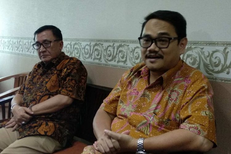 Bambang Irawan dan Merdi Ardiansyah dari PT Total Bangun Persada di Kantor Dinas Tenaga Kerja dan Transmigrasi DKI Jakarta, Jumat (29/12/2017).
