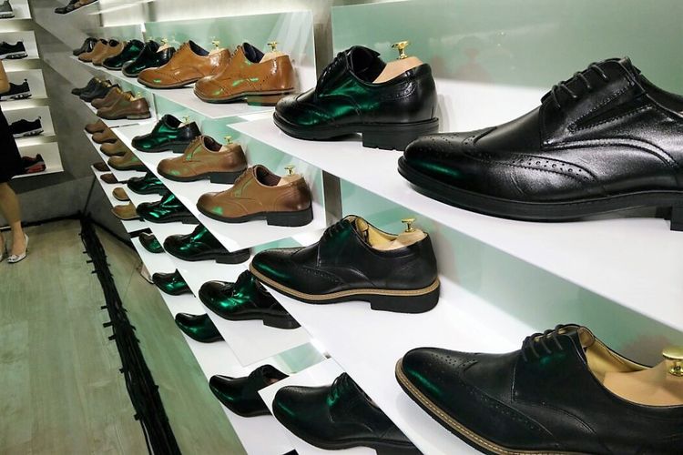 Koleksi sepatu resmi Life8