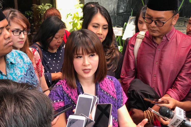Ketua Umum Partai Solidaritas Indonesia (PSI) Grace Natalie saat mengunjungi Kantor Komisi Nasional Anti Kekerasan terhadap Perempuan (Komnas Perempuan), Jakarta Pusat, Senin (19/11/2018).  