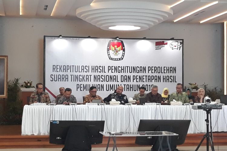 Rapat pleno rekapitulasi hasil penghitungan dan perolehan suara tingkat nasional dalam negeri dan penetapan hasil pemilu 2019 di kantor KPU, Menteng, Jakarta Pusat.