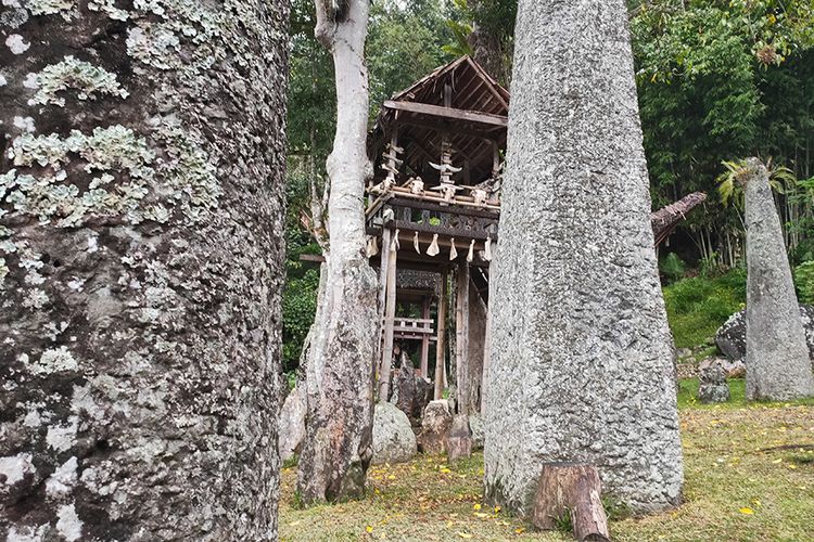 Bori? Kalimbuang pada dasarnya merupakan sebuah rante, atau tempat pelaksanaan upacara adat pemakaman tingkat tinggi bagi orang Toraja. 