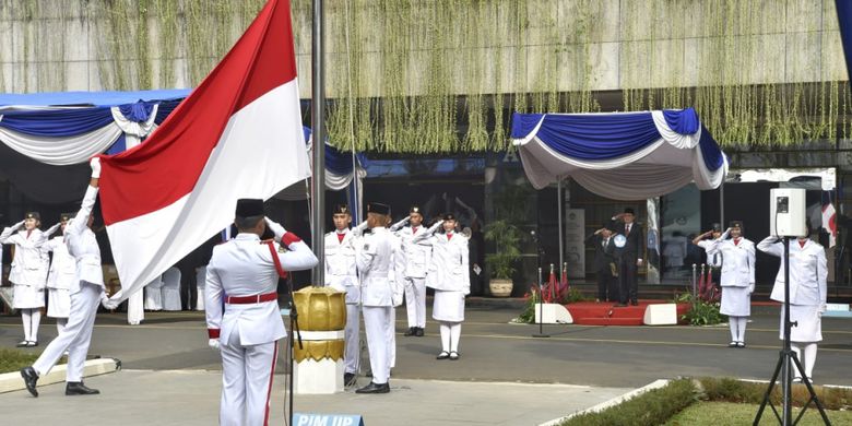 Upacara peringatan Hari Guru Nasional (HGN) 2018, di Kantor Kemendikbud, Senayan, Jakarta (26/11/2018).
