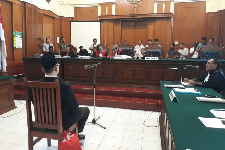 Sidang perkara ujaran kebencian dengan terdakwa Alfian Tanjung di PN Surabaya