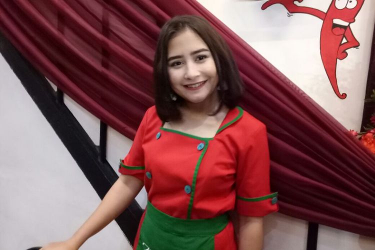 Prilly Latuconsina berpose saat ditemui di Restoran Nona Judes, Petamburan, Jakarta Pusat, Kamis (15/2/2018).
