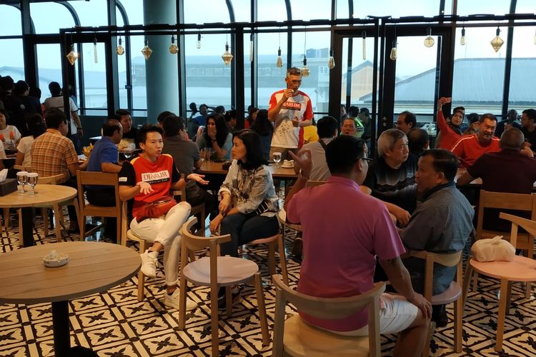 Para atlet dan legenda PB Djarum Kudus berkumpul untuk merayakan ulang tahun ke-50 klub bulu tangkis tersebut, di Kudus, Jawa Tengah, Minggu (28/4/2019).