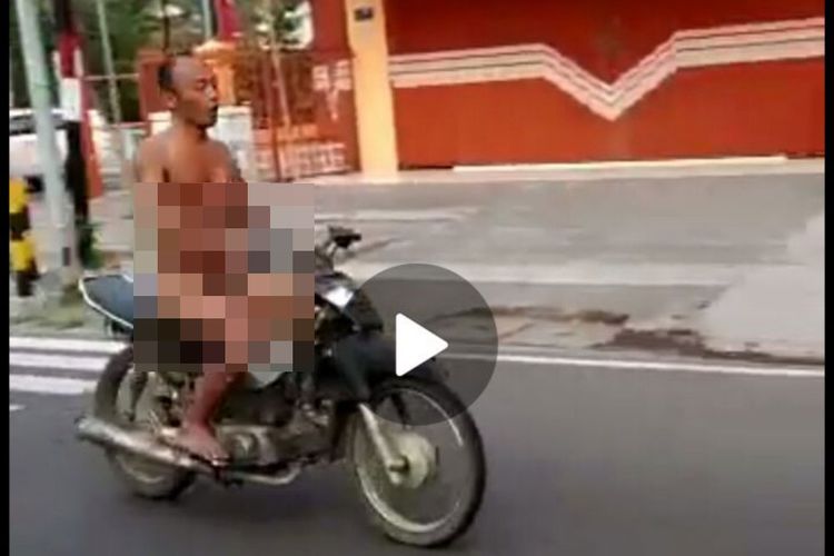 Screenshot video pengendara telanjang di Kota Blitar, Jawa Timur