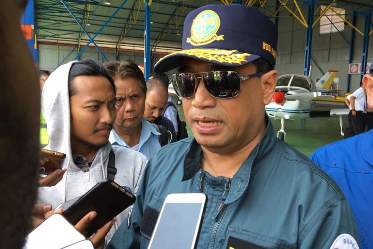 Menteri Perhubungan Budi Karya Sumadi saat berkunjung ke Sekolah Tinggi Penerbangan Indonesia (STPI) di Curug, Kabupaten Tangerang, Sabtu (24/2/2018).