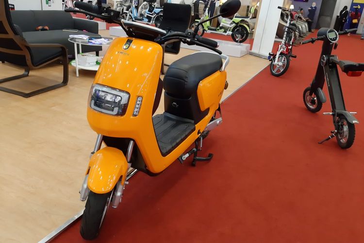 Sepeda motor listrik EC-GO