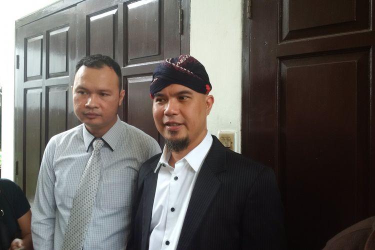 Ahmad Dhani menjalani sidang kasus ujaran kebencian yang menjeratnya di Pengadilan Negeri Jakarta Selatan, Senin (3/9/2018).