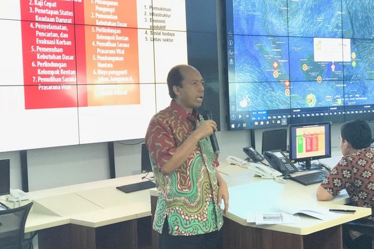 Kepala Pusat Data, Informasi dan Hubungan Masyarakat BNPB Sutopo Purwo Nugroho saat konferensi pers di Graha BNPB, Jakarta Timur, Jumat (25/10/2018).