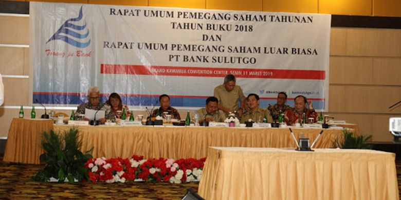 Gubernur Sulawesi Utara Olly Dondokambey saat memimpin Rapat Umum Pemegang Saham (RUPS) Tahunan Tahun Buku 2018 dan RUPS Luar Biasa PT Bank SulutGo di GKIC Manado, Senin (11/3/2019). 