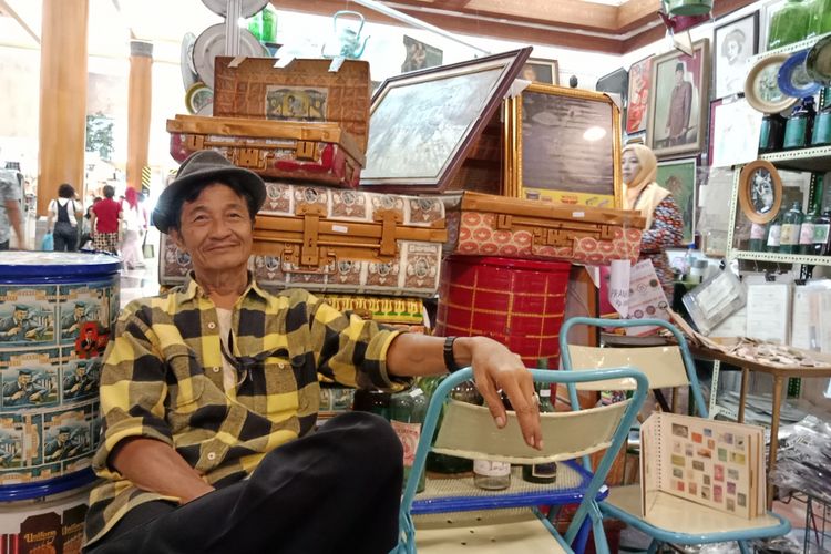 Yurianto, pemilik toko barang antik Siwil Art saat ditemui fi acara INACRAFT 2018, Jumat (27/4/2018).