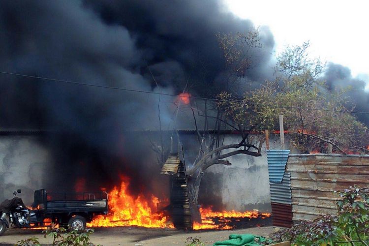 Sebanyak 11 kamar di salah satu kos-kosan di Kota Ternate, Maluku Utara, terbakar, Kamis (22/2/2018).