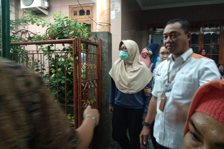 Safira, anak tunggal Herjuno Darpito, korban jatuhnya pesawat Lion Air JT 610, dijemput dari rumahnya di Tangerang untuk ke RS Polri, Kramat Jati menyerahkan DNA-nya, Selasa (30/10/2018).