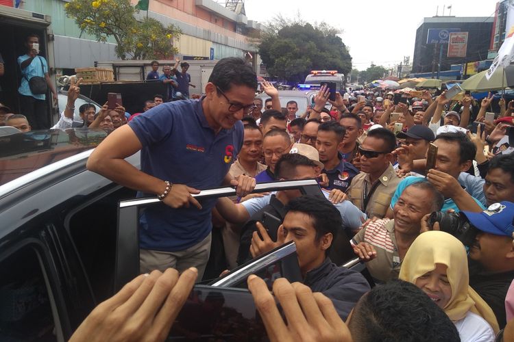 Calon Wakil Presiden Sandiaga Uno berkampanye di Pasar Anyar, Bogor, Jawa Barat, Kamis (8/11/2018).