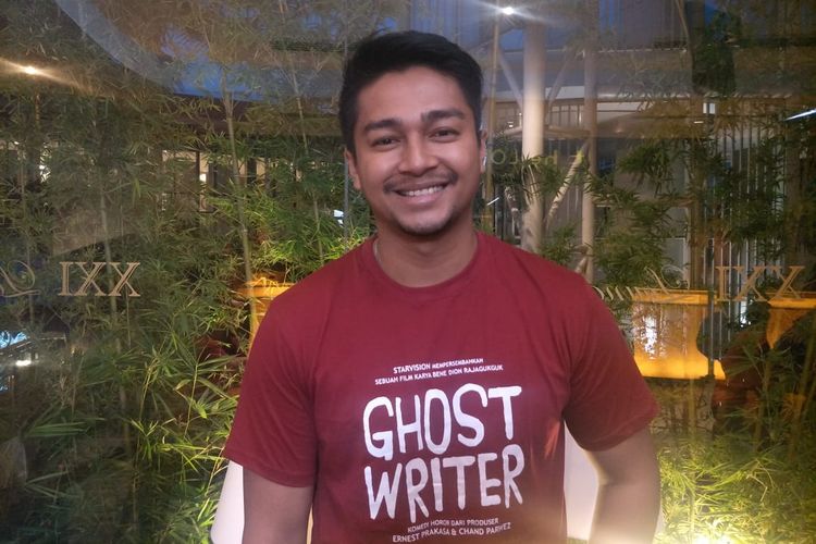 Deva Mahenra ditemui usai screening dan jumpa pers film Ghost Writer di XXI Epicentrum, Kuningan, Jakarta Selatan, Selasa (28/5/2019),