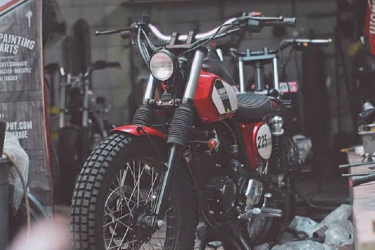 Yamaha Scorpio dengan ubahan bergaya Vintage Trail garapan bengkel Katros Garage.