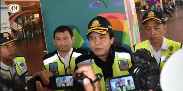 Dirjen Perhubungan Udara Kementerian Perhubungan Agus Santoso, Selasa (17/7/2018), melaksanakan tugas rampcheck Boeing B777 Garuda registrasi PK-GIC di Terminal 2 Bandara Soekarno Hatta.