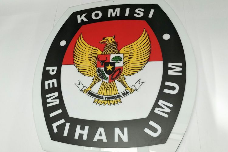 Logo Komisi Pemilihan Umum (KPU) di Gedung Kantor KPU RI, Jalan Imam Bonjol 29, Jakarta Pusat, Kamis (5/4/2018).
