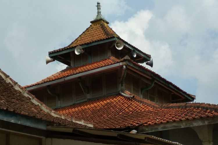 Atap berundak Masjid Besar Suruh di desa Suruh, Kecamatan Suruh, Kabupaten Semarang.