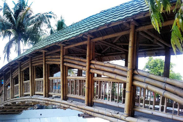 Jembatan bambu di Kota Solo, hasil karya Architecture Sans Frontières Indonesia