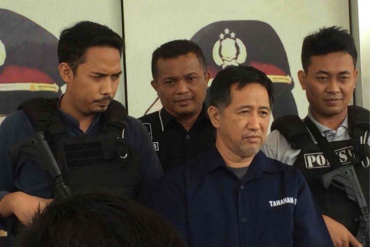 John Sumanti, tersangka pelaku penipuan berkedok down payment (DP) atau uang muka rumah murah, John menipu ratusan warga Tangerang Selatan dan membawa kabur uang miliaran rupiah, Kamis (13/12/2018).