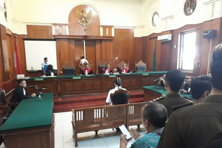Sidang agenda putusan sela kasus Vlog Idiot Ahmad Dhani di PN Surabaya, Selasa (19/2/2019)
