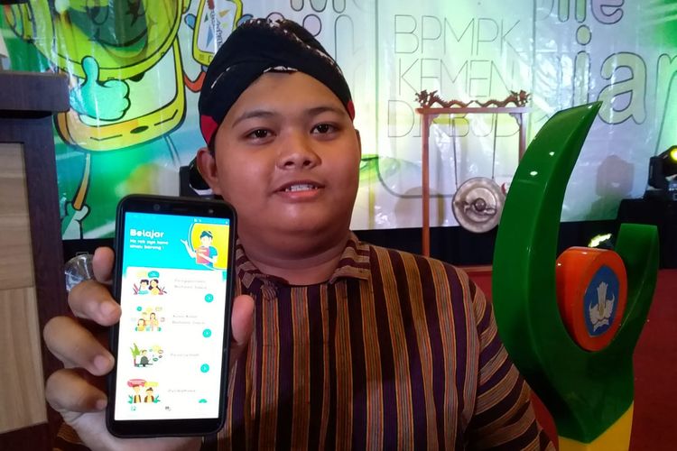 Programmer muda kelas 3 SMK Telkom Malang, Hafiz Naufal Rahman menyabet juara pertama Lomba Aplikasi Mobile Ki Hajar 2019, Kamis (19/9) 