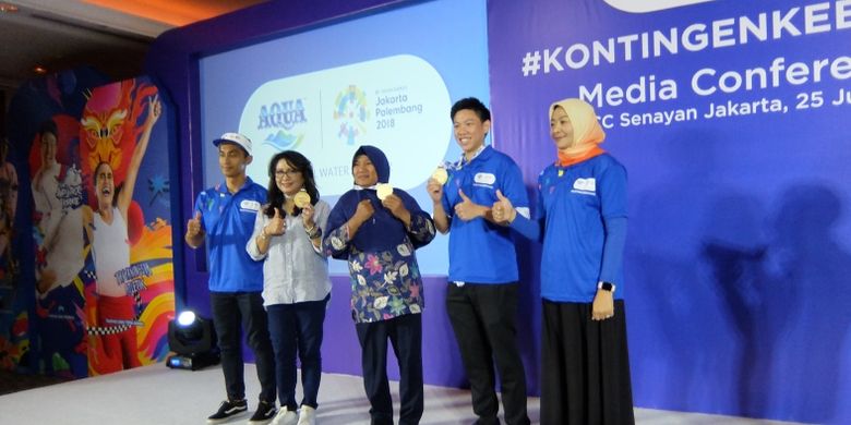 Lilies Handayani (kedua daeri kiri) dalam acara peluncuran tagar #KontingenKebaikan dari Danone-AQUA, Rabu (25/07/2018).