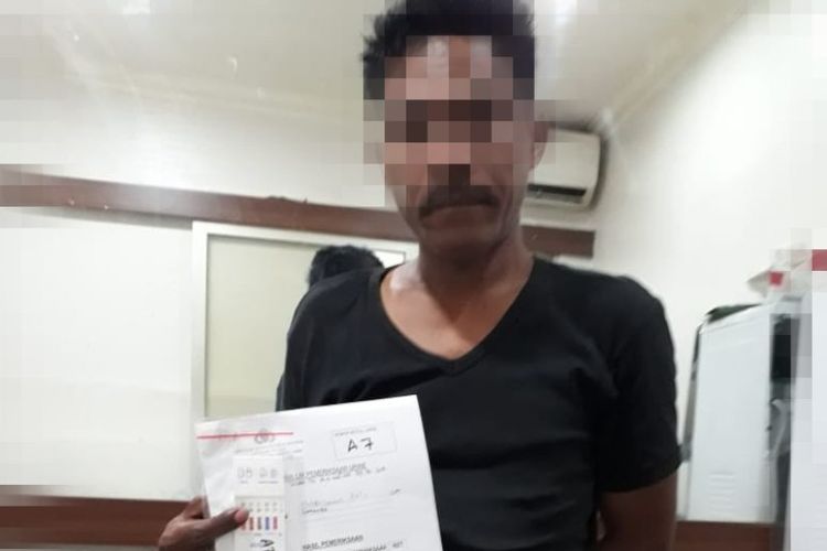 Polres Metro Jakarya Barat menangkap seorang pria berinisial OH (46) yang mengaku sebagai anggota Dewan Perwakilan Rakyat Daerah (DPRD) Sumba Barat Daya, Nusa Tenggara Timur (NTT), di sebuah hotel kawasan Tamansari, Jakarta Barat pada Selasa (25/9/2018) dini hari. 