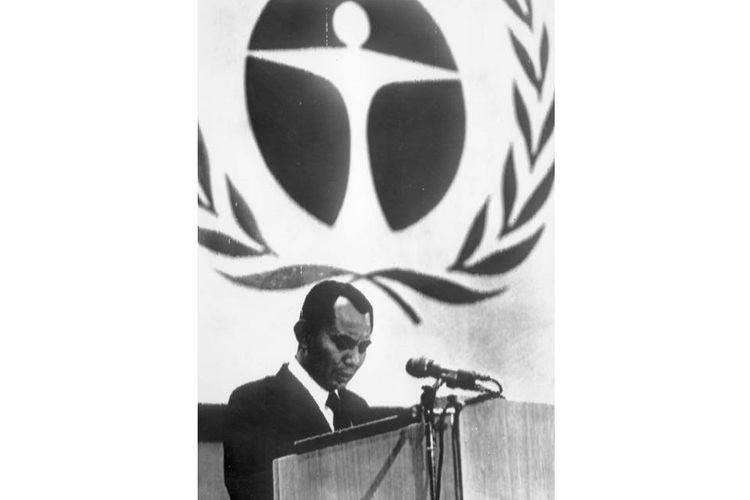 Emil Salim, yang saat itu menjabat Menteri Negara Penertiban Aparatur Negara, menjadi anggota Delegasi Indonesia dalam konferensi pertama PBB soal lingkungan hidup di Stockholm, Swedia, 5-16 Juni 1972. Salah satu keputusan konferensi ini adalah penetapan 5 Juni sebagai Hari Lingkungan Hidup Sedunia.
