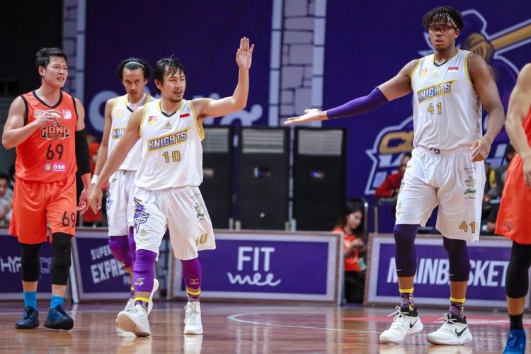 Di kandang sendiri, GOR Kertajaya, Surabaya, wakil Indonesia di Liga Bola Basket ASEAN, CLS Knights akhirnya bisa memetik kemenangan perdana usai diterpa tiga kekalahan beruntun.
