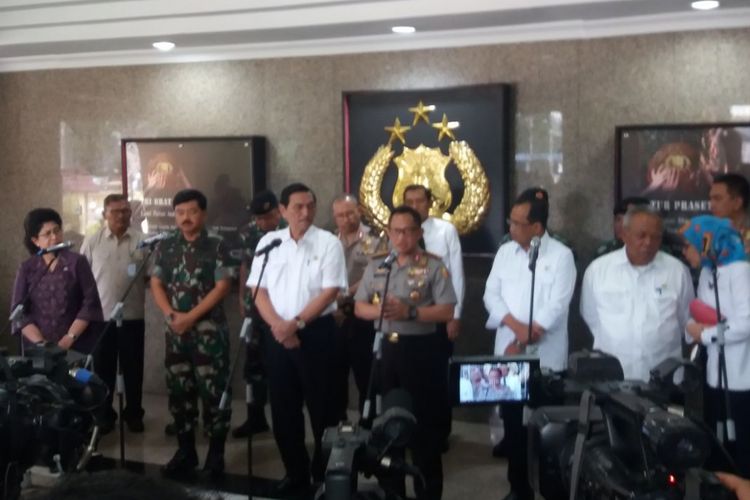 Konpers Persiapan Natal dan Tahun Baru 2018 di Markas Besar Polri, Jakarta, Senin (18/12/2017). 