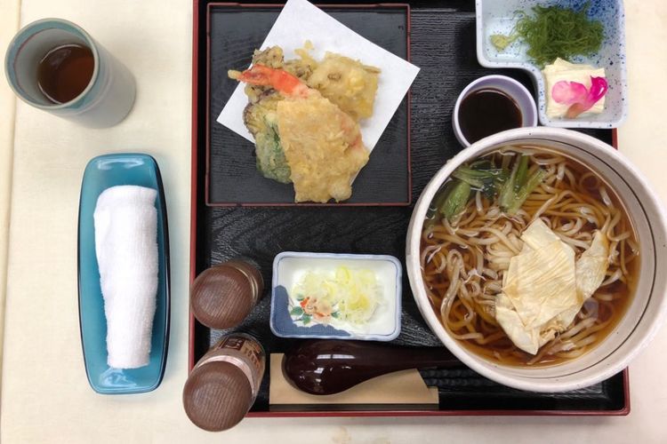 Mie udon yang dijual di restoran Heian, terletak di Nikko, Jepang. 