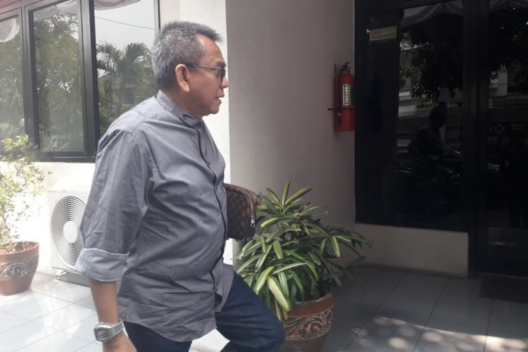 Politikus Partai Gerindra mendatangi Kantor Bawaslu DKI Jakarta untuk menghadiri mediasi antara dirinya dan KPU DKI Jakarta.